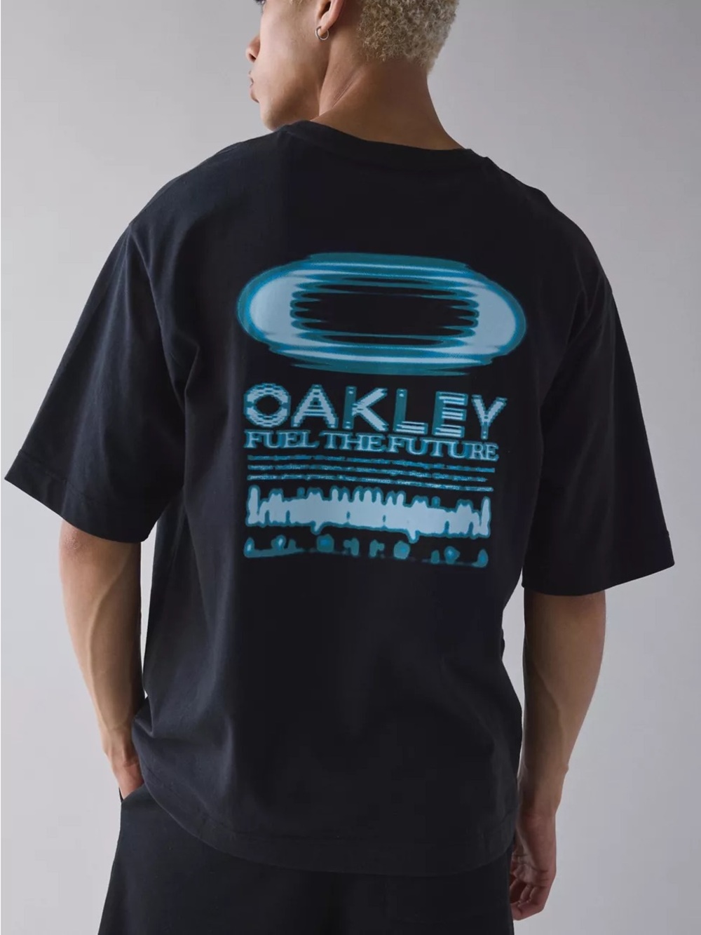 NWOT Oakley UO Exclusive Glow Logo Graphic Tee Size Medium